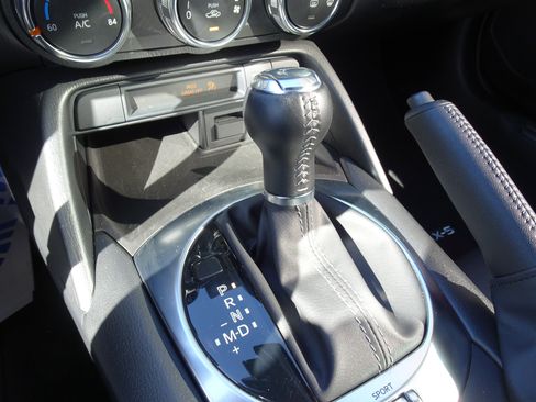 Used 2021 MAZDA MX-5 Miata Grand Touring RWD image 17
