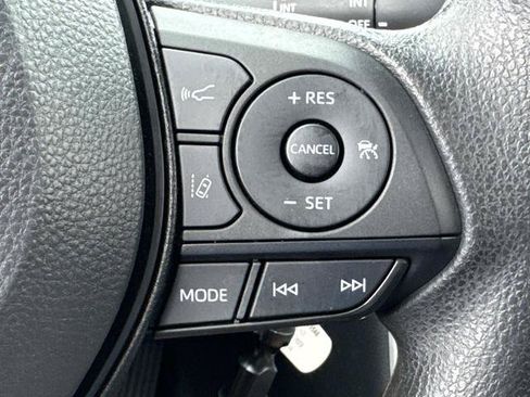 Used 2022 Toyota RAV4 LE FWD image 28