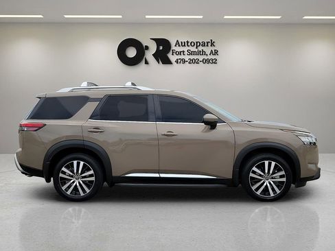 Used 2023 Nissan Pathfinder Platinum AWD/4WD image 6