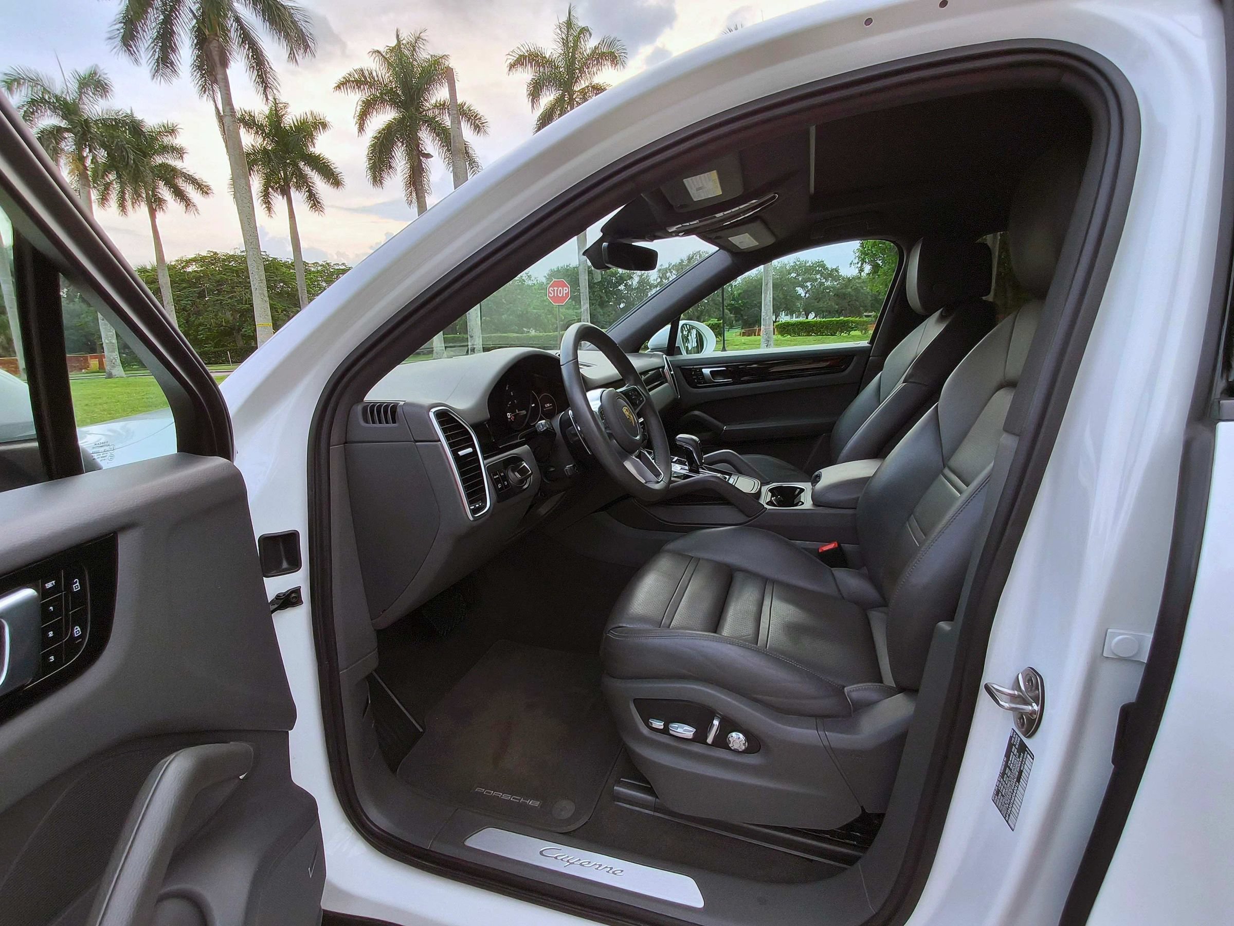 Used 2021 Porsche Cayenne Coupe AWD/4WD image 5