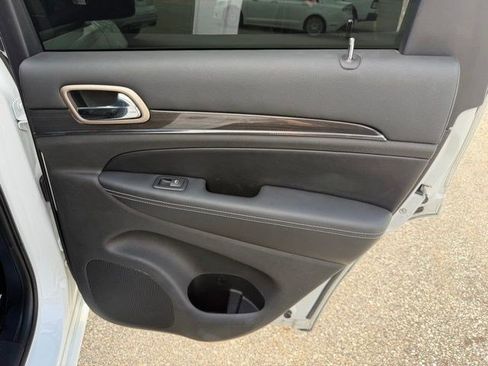 Used 2015 Jeep Grand Cherokee Overland image 19
