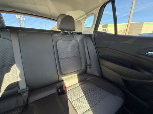 Used 2025 Chevrolet Trax LT w/ LT Convenience Package image 35