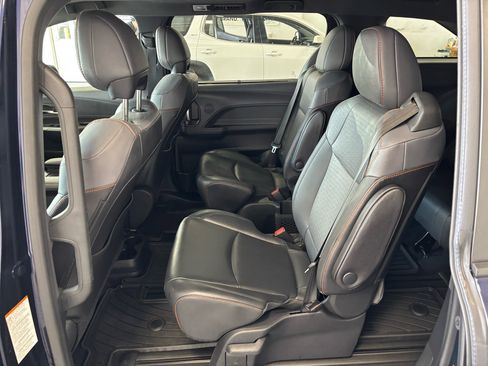 Used 2021 Toyota Sienna XSE image 11