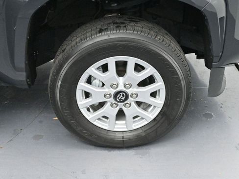 Used 2024 Toyota Tacoma SR5 image 33