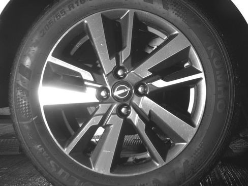 Used 2025 Nissan Versa SV FWD image 15