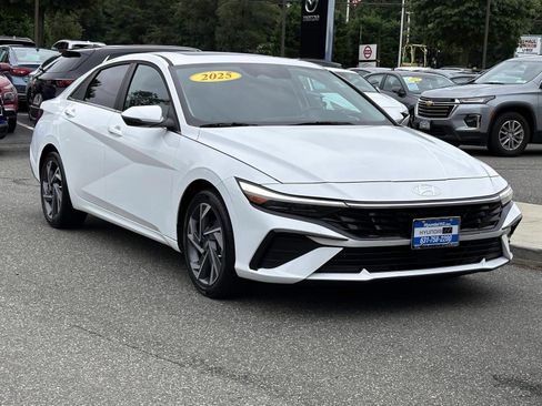 Used 2025 Hyundai Elantra Limited FWD image 5