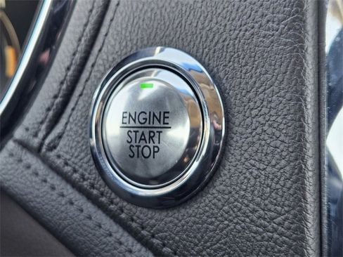 Used 2019 Lincoln Continental Select image 20