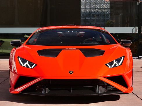 Used 2022 Lamborghini Huracan STO image 5