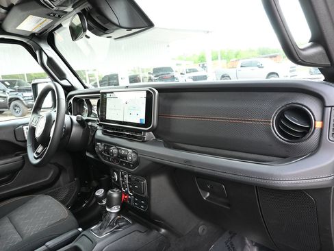 Used 2026 Jeep Gladiator Mojave AWD/4WD image 23