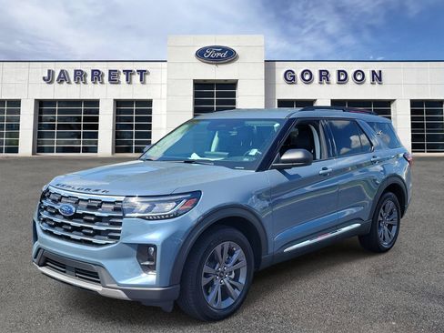 Certified 2025 Ford Explorer Active w/ Active Comfort Package AWD/4WD image 2