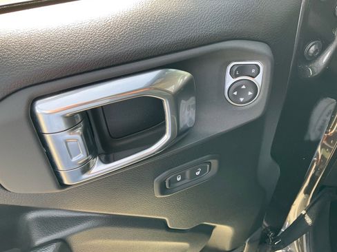 Used 2022 Jeep Wrangler Unlimited Sport image 15