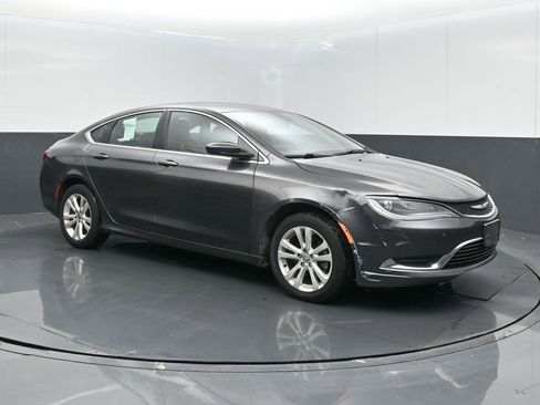 Used 2015 Chrysler 200 Limited w/ Convenience Group image 28
