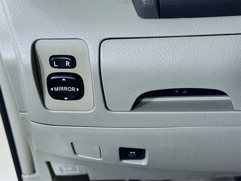 Used 2010 Toyota Camry LE image 16