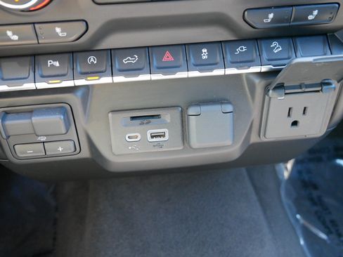 Used 2019 Chevrolet Silverado 1500 LT w/ All-Star Edition AWD/4WD image 33