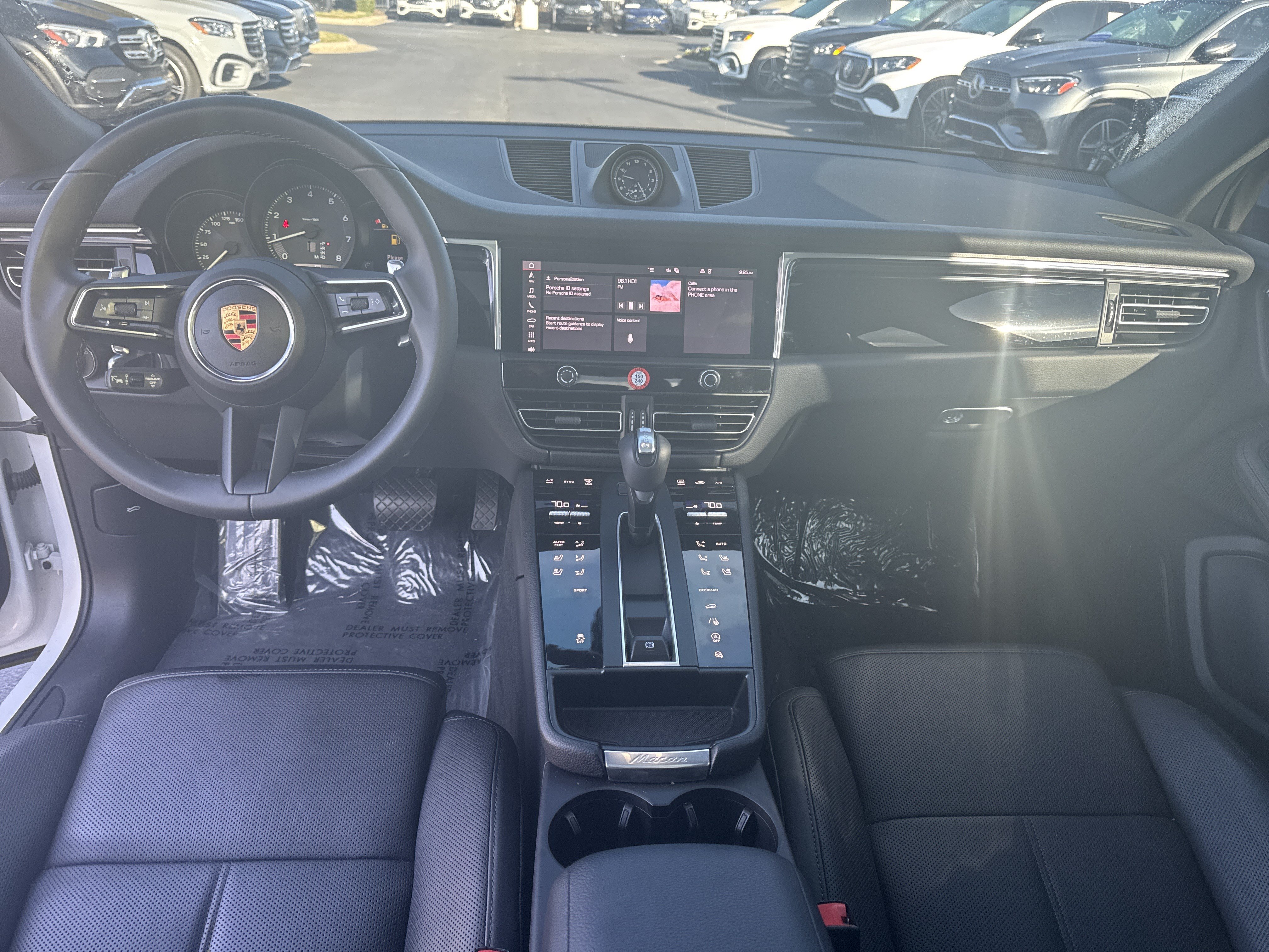 Used 2025 Porsche Macan AWD/4WD image 31