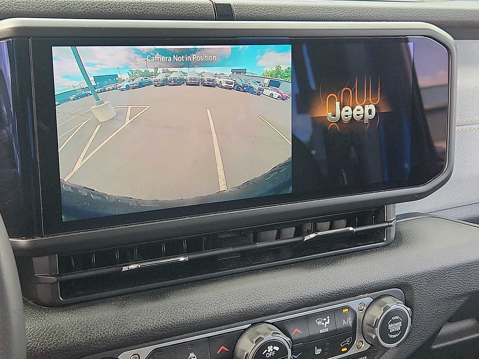 Used 2024 Jeep Wrangler Unlimited AWD/4WD image 17