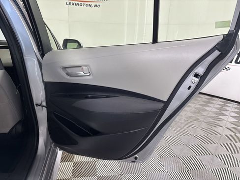 Used 2020 Toyota Corolla LE FWD image 22