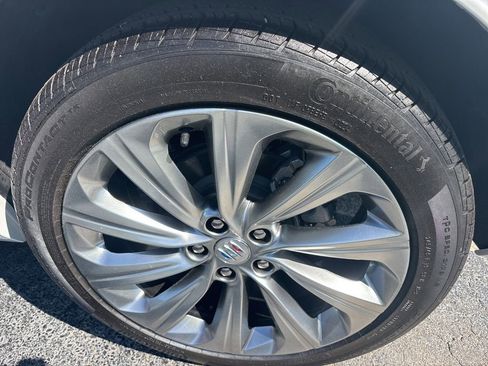 Used 2025 Buick Envista Avenir FWD image 11