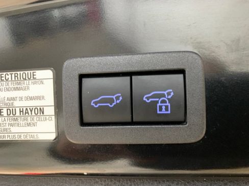 Used 2022 Toyota Corolla Cross XLE w/ Convenience Package image 47