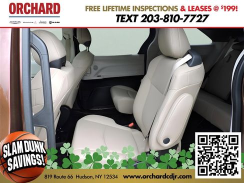Used 2022 Toyota Sienna XLE image 18