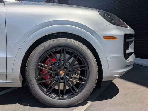 New 2026 Porsche Cayenne GTS image 12