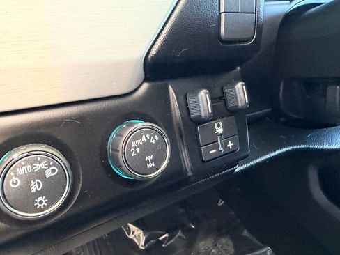 Used 2018 GMC Yukon SLE w/ HD Trailering Package image 9