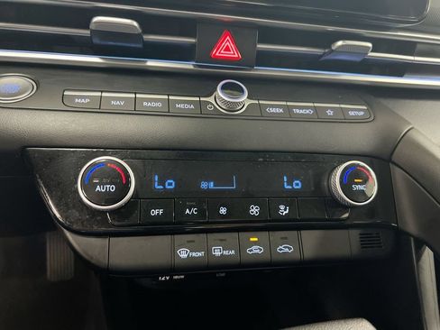 Used 2024 Hyundai Elantra SEL FWD image 17