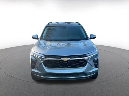 Used 2025 Chevrolet Trax LT w/ LT Convenience Package image 4