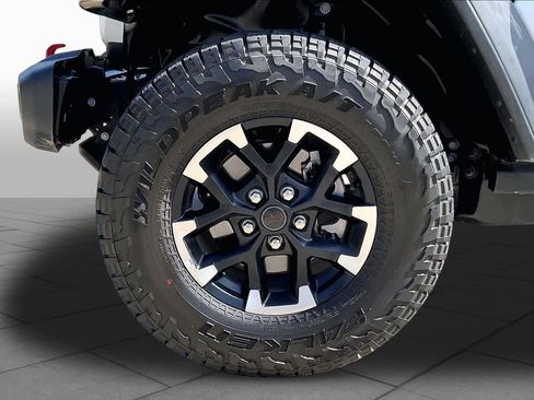 Used 2026 Jeep Gladiator Rubicon AWD/4WD image 11