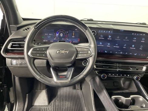 Used 2025 Chevrolet Traverse Z71 w/ Enhanced Driving Package AWD/4WD image 12