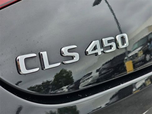 Used 2025 Mercedes-Benz GLC 300 image 12