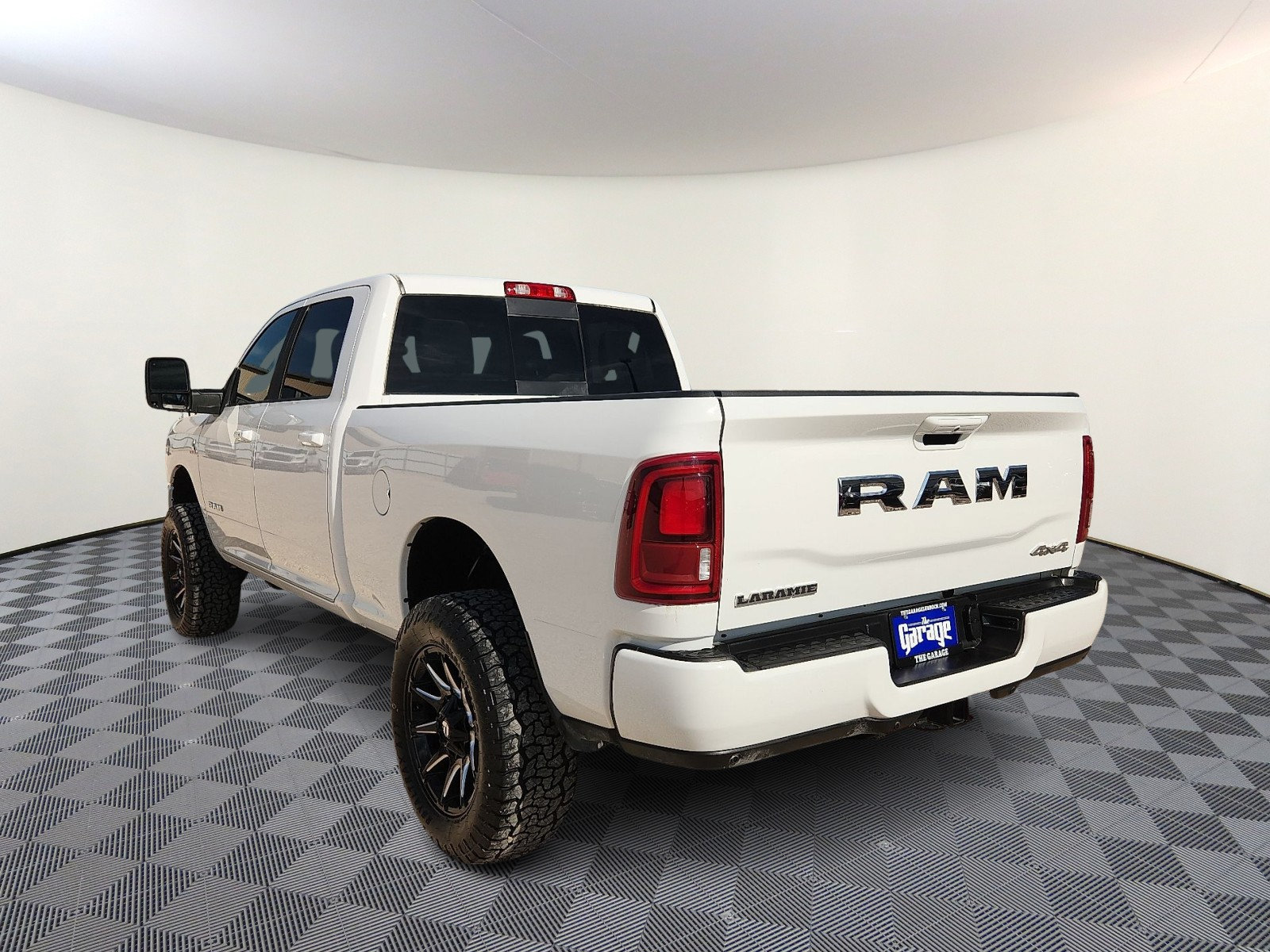Used 2026 RAM 2500 Laramie AWD/4WD image 3