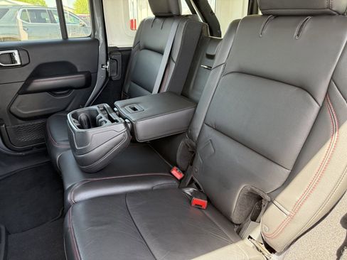 Used 2018 Jeep Wrangler Unlimited Rubicon AWD/4WD image 12