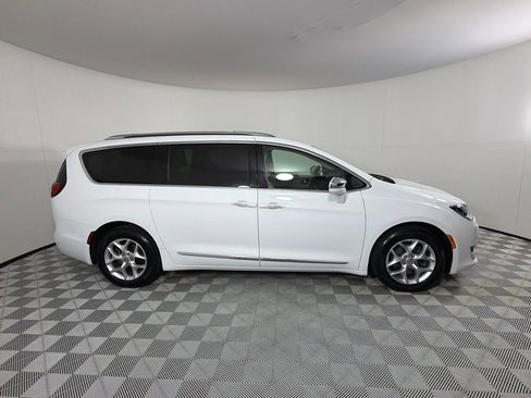 Used 2020 Chrysler Pacifica Limited FWD image 4