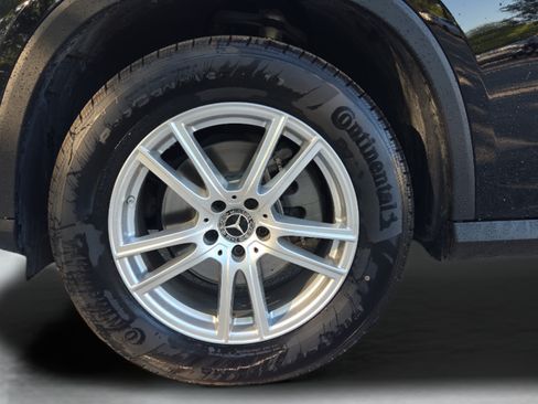 Used 2024 Mercedes-Benz GLC 300 4MATIC image 29