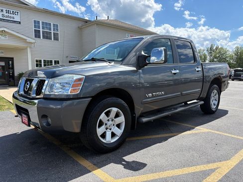 Used 2005 Nissan Titan LE w/ (T01) Tow Pkg AWD/4WD image 2