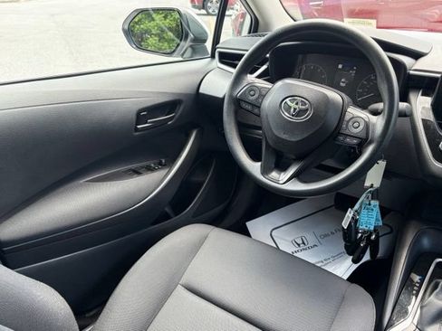 Used 2025 Toyota Corolla LE FWD image 30