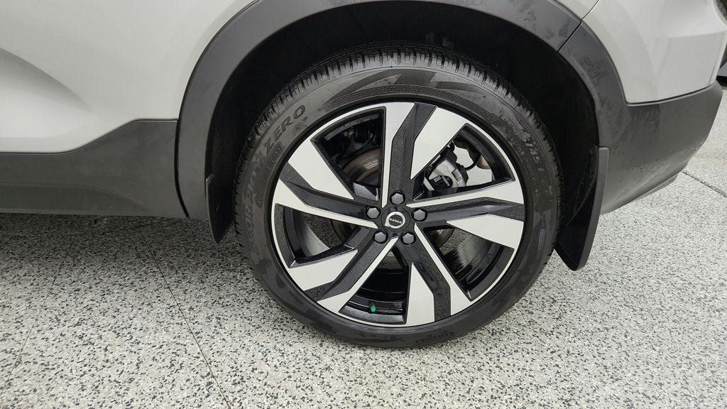 Used 2025 Volvo XC40 B5 Ultra w/ Climate Package AWD/4WD image 9