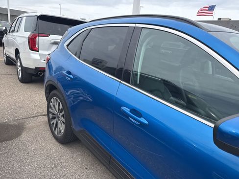 Used 2021 Ford Escape Titanium FWD image 7