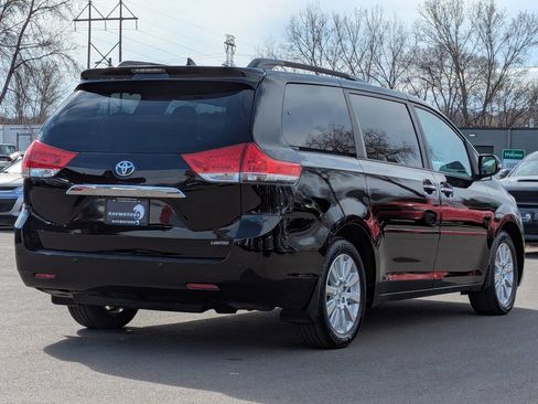 Used 2013 Toyota Sienna Limited w/ Premium Pkg image 11
