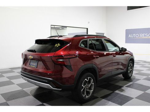 Used 2025 Chevrolet Trax LT w/ LT Convenience Package image 4