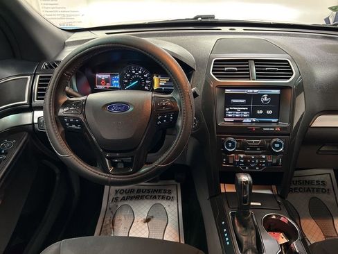 Used 2016 Ford Explorer XLT w/ Equipment Group 201A FWD image 30