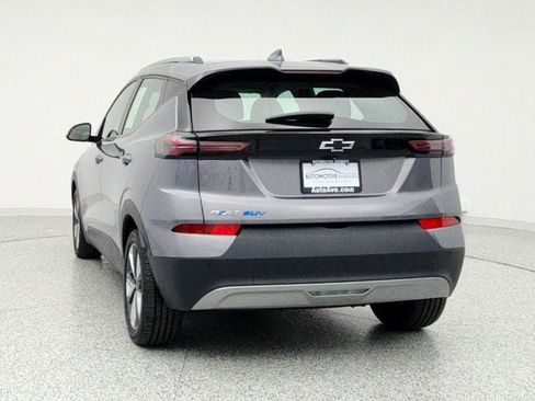Used 2022 Chevrolet Bolt EUV LT w/ Convenience Package image 6