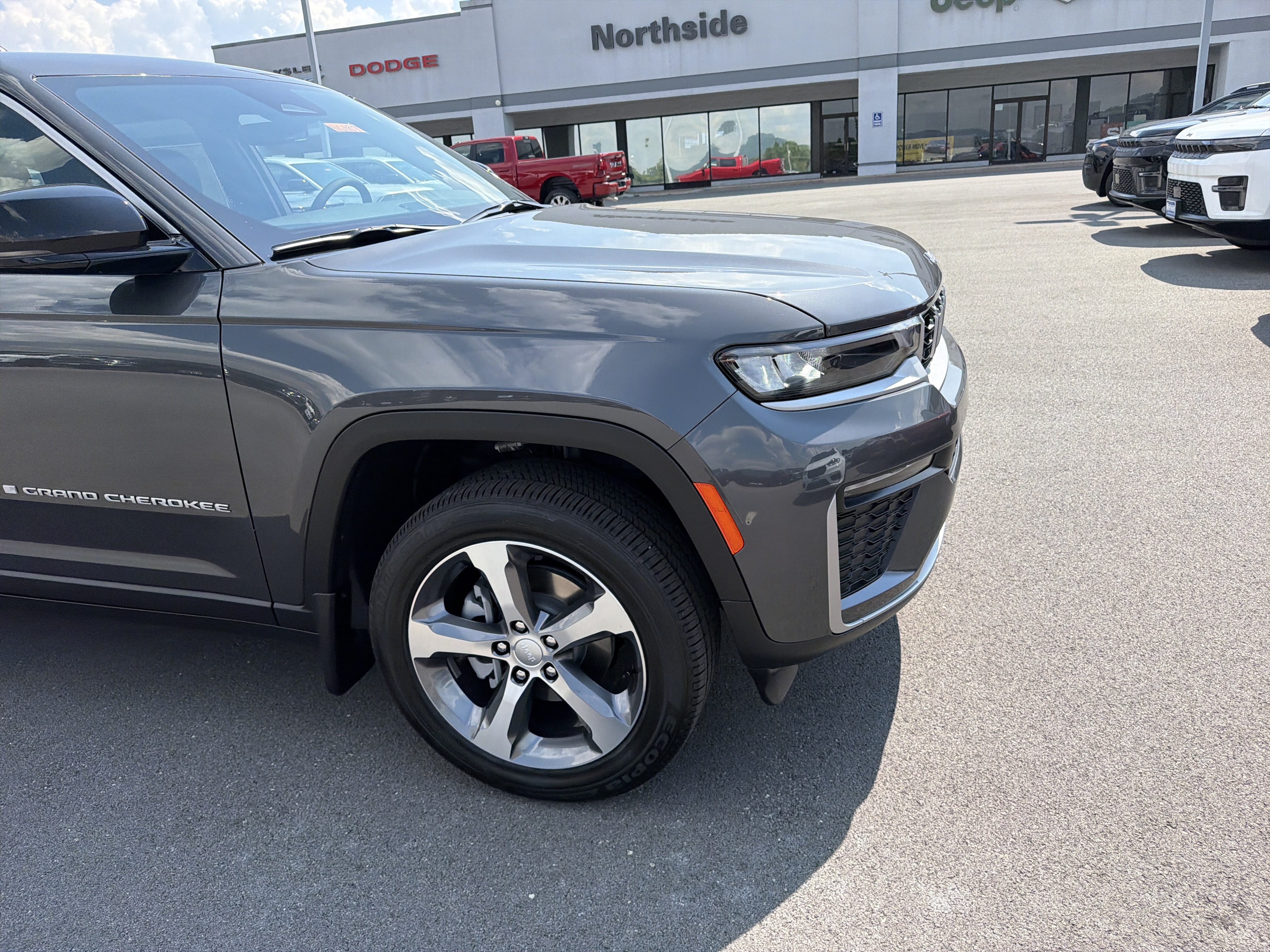 New 2026 Jeep Grand Cherokee Limited AWD/4WD image 4