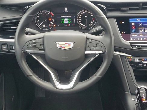 Certified 2024 Cadillac XT6 Luxury image 15