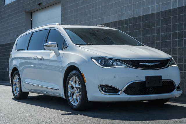 Used 2019 Chrysler Pacifica Limited FWD image 2