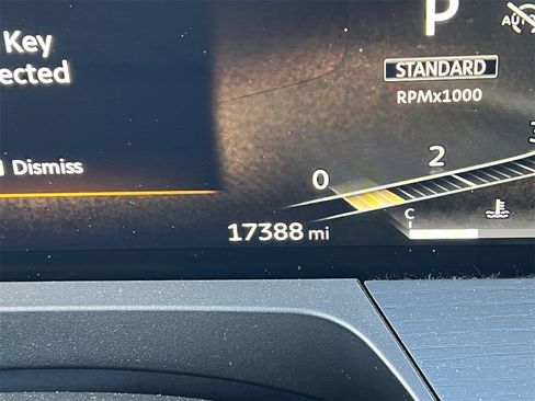 Used 2025 INFINITI QX80 Sensory image 8