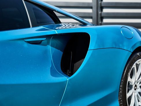 Used 2024 McLaren Artura RWD image 6