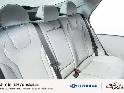 New 2025 Hyundai Elantra Limited image 22