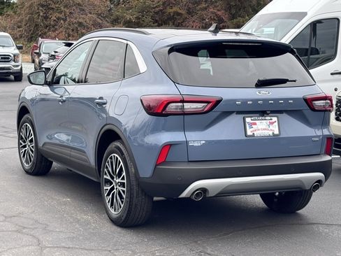 Used 2024 Ford Escape SE image 16